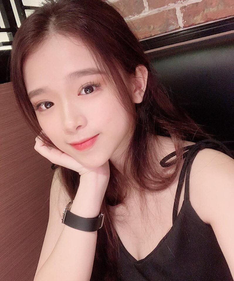 Linh Ka hiện tại trông thuận mắt và đáng yêu hơn hẳn thời mới nổi lên nhờ những phát ngôn gây sốc. Ở tuổi 17, Linh Ka dường như cũng đã chín chắn hơn trong lối suy nghĩ của mình.