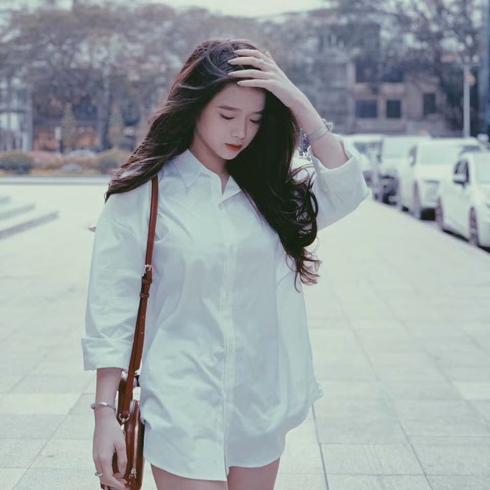 Hiện tượng mạng Linh Ka thuộc hội hot teen Hà Thành và được chú ý nhiều vì vẻ ngoài dễ thương cũng như nhiều câu chuyện rắc rối đời tư.