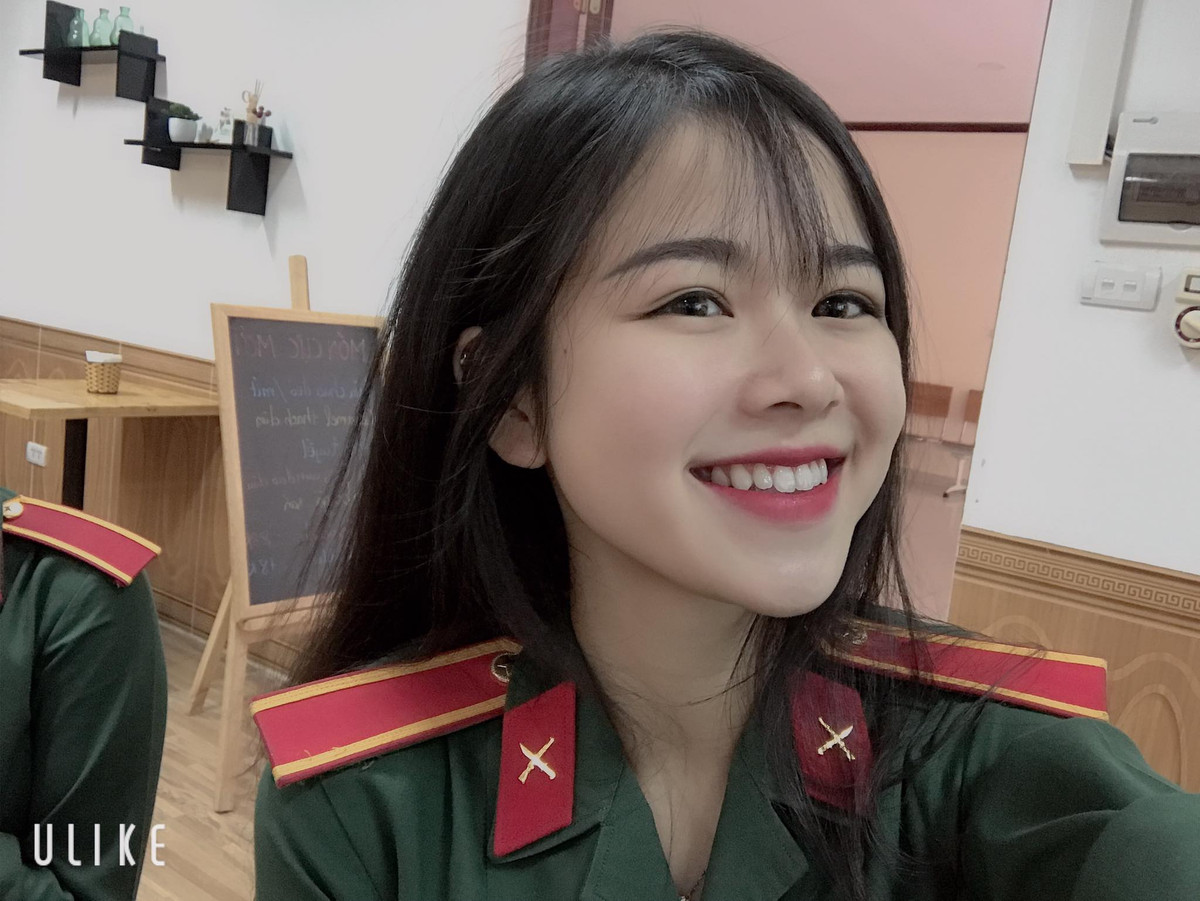 Còn nói về ngành học của mình, Thùy Linh cho biết rằng cô bạn này bắt đầu biết đến piano khi ba có mua cho em một cái đàn bé để chơi. Thời gian đó, nữ sinh này cũng không nghĩ có lúc mình lại chọn đi theo con đường chuyên nghiệp như thế này. Nói chung để học được đến bây giờ là phải có đam mê cùng cố gắng thật nhiều.