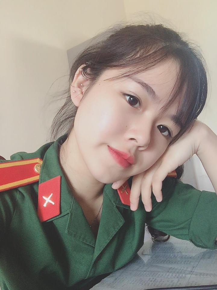 Thùy Linh xa quê nhà Quảng Bình từ năm 16 tuổi để học ở Đại học Văn hóa Nghệ thuật Quân đội. Rời xa vòng tay gia đình từ sớm quả thật là một thử thách đối với cô gái trẻ.