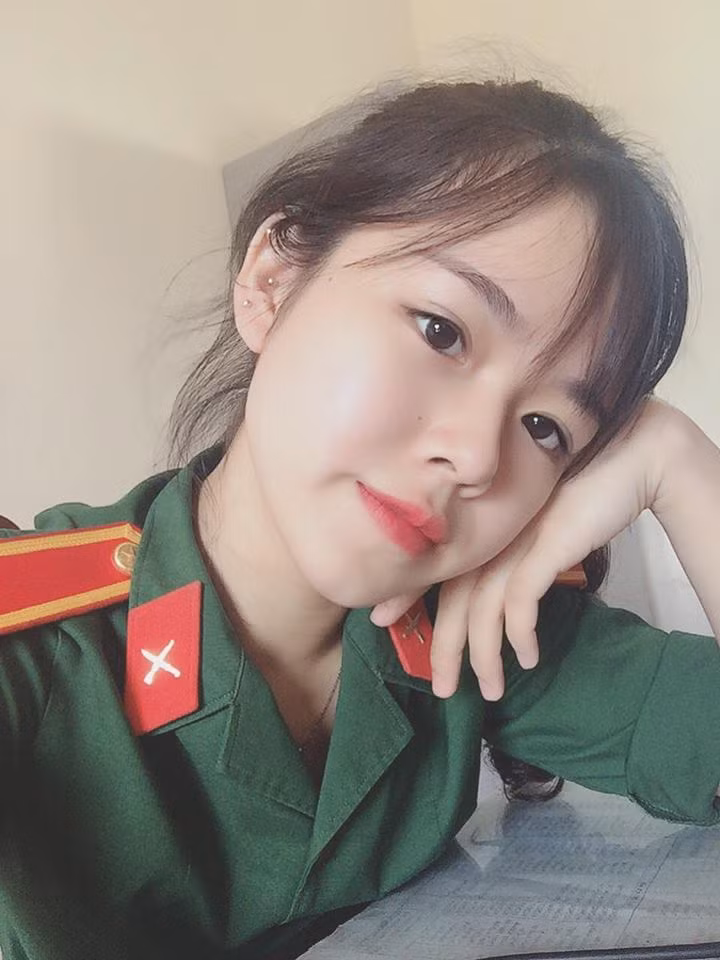 Thùy Linh xa quê nhà Quảng Bình từ năm 16 tuổi để học ở Đại học Văn hóa Nghệ thuật Quân đội. Rời xa vòng tay gia đình từ sớm quả thật là một thử thách đối với cô gái trẻ.