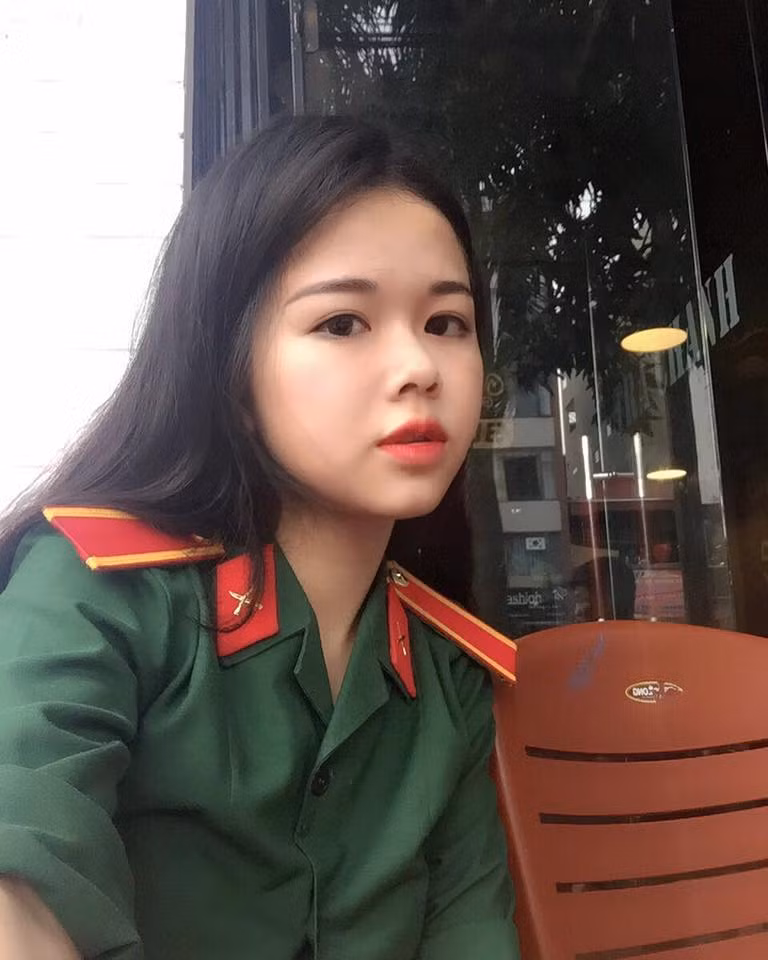 Thùy Linh cũng tiết lộ thêm rằng bản thân có nhiều ước mơ nhưng lớn nhất vẫn là trở thành một người có ích và khiến cho ba mẹ có một cuộc sống tốt hơn.