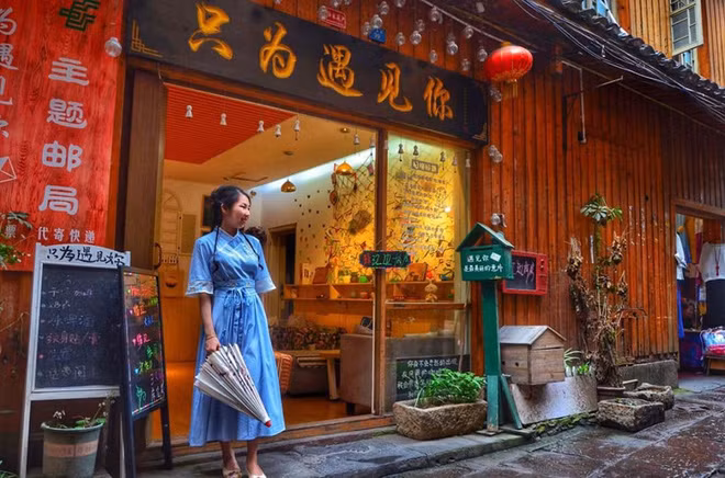 Anh Dũng xuất phát điểm như bao ông chồng khác nhưng từ ngày lấu vợ đã cố gắng nâng cấp bản thân thành nhiếp ảnh gia chuyên nghiệp trong mọi tình huống mà cô vợ đòi hỏi.