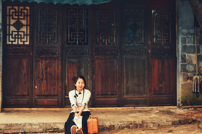 Theo lời kể của anh Dũng, vợ anh thích sưu tầm, diện đồ cổ trang và tất nhiên là chụp ảnh kỷ niệm với những bộ đồ mang đậm màu sắc Trung Hoa.