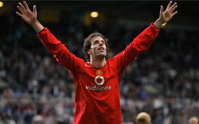 Ruud van Nistelrooy từng trở thành vua phá lưới tại Premier League 2002/2003 với 25 bàn thắng cho Man United. Trong sự nghiệp thi đấu của mình tại Man United, Nistelrooy đã thi đấu 150 trận cho Quỷ đỏ và ghi được 95 bàn thắng.