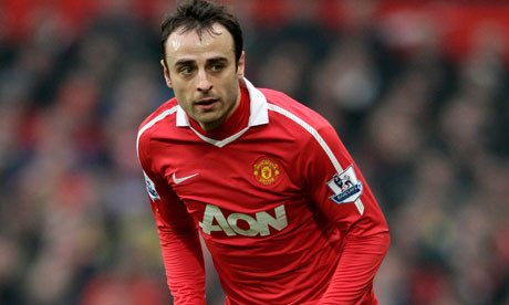 Mùa giải 2010/2011 là mùa giải mà Premier League chứng kiến 2 vua phá lưới. Đó là Dimitar Berbatov của Man United và Carlos Tevez của Man City. Mùa giải đó, Dimitar Berbatov đã thi đấu lên đồng và anh cùng với người đồng đội cũ tại Man United là Tevez tạo nên màn rượt đuổi về bàn thắng hết sức ngoạn mục.