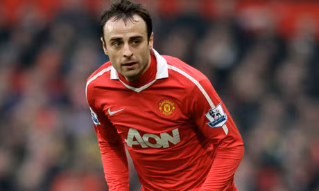 Mùa giải 2010/2011 là mùa giải mà Premier League chứng kiến 2 vua phá lưới. Đó là Dimitar Berbatov của Man United và Carlos Tevez của Man City. Mùa giải đó, Dimitar Berbatov đã thi đấu lên đồng và anh cùng với người đồng đội cũ tại Man United là Tevez tạo nên màn rượt đuổi về bàn thắng hết sức ngoạn mục.