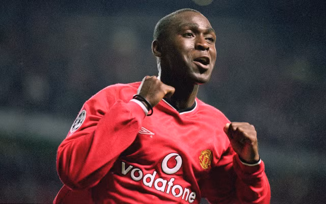 Andy Cole là huyền thoại tại sân Old Trafford của Man United. Nhưng ít NHM còn nhớ rằng Andy Cole cũng từng là vua phá lưới tại Premier League mùa giải 1993/1994 với 34 bàn thắng trong màu áo của Newcastle và giúp "Chích chòe" đăng quang ngôi vương tại Premier League mùa giải đó.