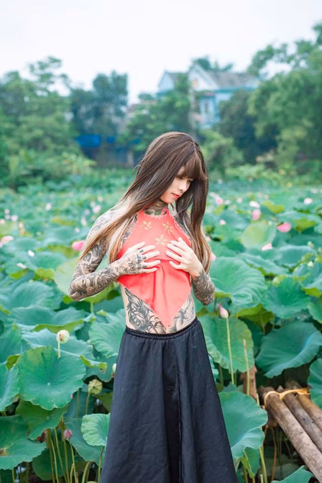 Nhận được rất nhiều ý kiến của cộng đồng mạng nhưng cho đến hiện tại Tuấn Lâm vẫn chưa đưa ra ý kiến riêng của mình về bộ ảnh được dân mạng chú ý.