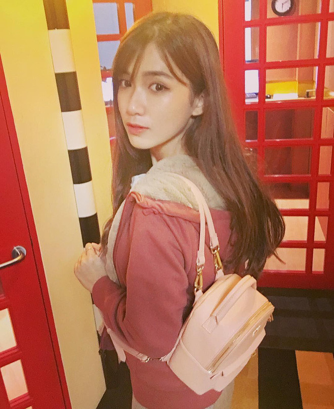 Phong cách ưa thích của Lovell là nhẹ nhàng, kẹo ngọt và cũng từ đó hình thành hình ảnh luôn trong veo và tinh khôi cho cô bạn.