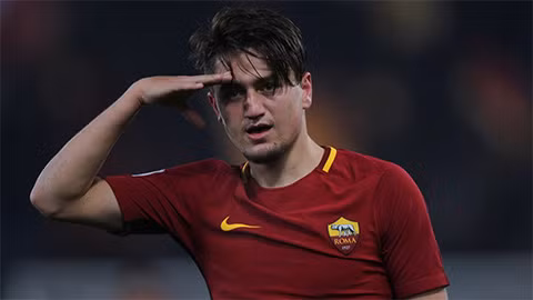 Do Arjen Robben đã 34 tuổi, BLĐ Bayern Munich vừa lên kế hoạch đưa cầu thủ chạy cánh Cengiz Under của AS Roma về thế chỗ cho lão lướng người Hà Lan.