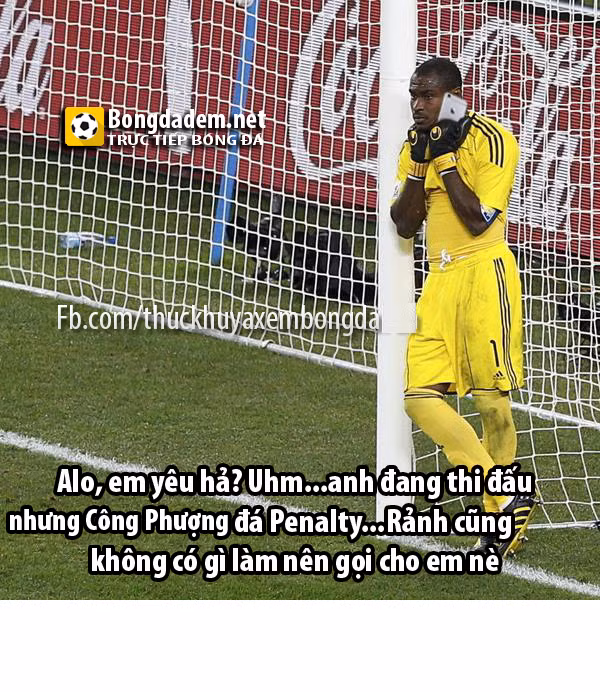 Nhiều dân mạng còn chế ảnh ngắm Công Phượng sút 11m, thủ môn đội bạn vô tư gọi điện về nhà cho "gấu". Ảnh sử dụng trong bài: Troll Bóng Đá.