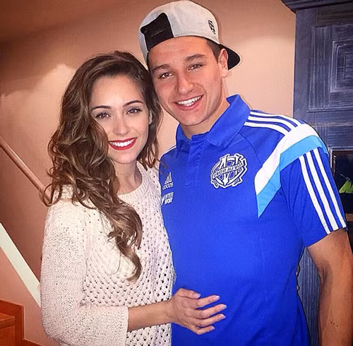 Florian Thauvin (Newcastle United) và Charlotte Pirroni – Á hậu Pháp năm 2015.