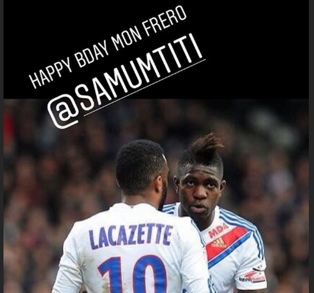  Chuyển nhượng cầu thủ từ Daily Mail, người đồng đội của Umtiti tại tuyển Pháp, Alexandre Lacazette đã gửi tin nhắn chúc mừng sinh nhật lần thứ 26 đến ngôi sao Barca và kèm theo một bức ảnh đầy ẩn ý. Cụ thể, Lacazette đăng tải hình ảnh khi anh cùng Umtiti còn khoác chung màu áo Lyon. Điều này khiến nhiều người đồn đoán rằng, chân sút sinh năm 1991 muốn mời Umtiti đến Arsenal để tái hợp một lần nữa.