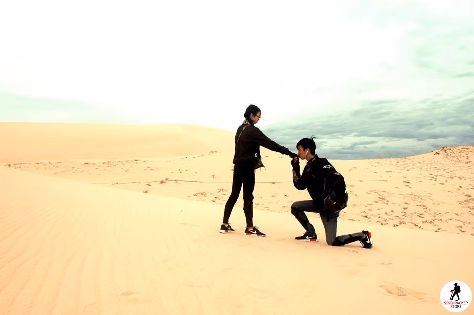 Chia sẻ về những chuyến đi chàng trai Việt Dương cho biết rằng trước mỗi chuyến đi anh cùng bạn gái mình thường chuẩn bị quần áo, các đồ đạc phục vụ cho đi phượt như giáp bảo hộ, đồ sửa xe, bộ dụng cụ y tế thật kĩ càng.