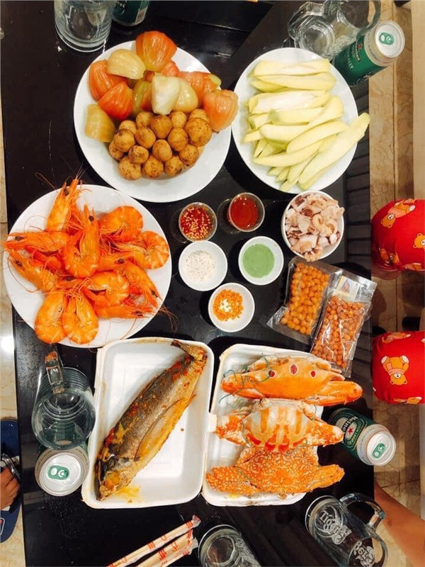 Hiện tại, chùm ảnh hội bạn thân lầy lội với những khoảnh khắc cực nhắng vẫn đang được thành viên mạng chia sẻ nhiệt tình.