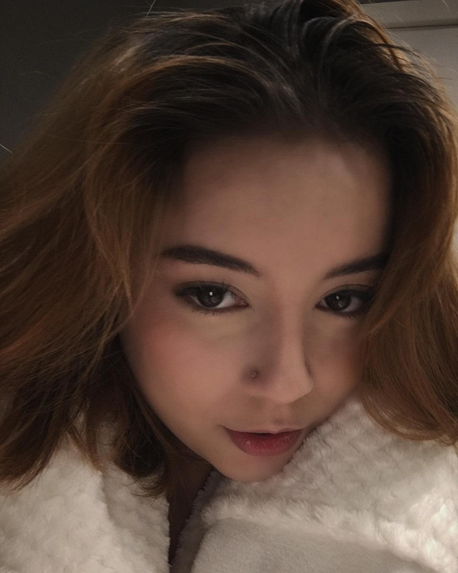 Mắt to tròn, mũi cao, khuôn miệng nhỏ xinh, Trần Việt Cuongovna Valeria đẹp mọi góc độ.