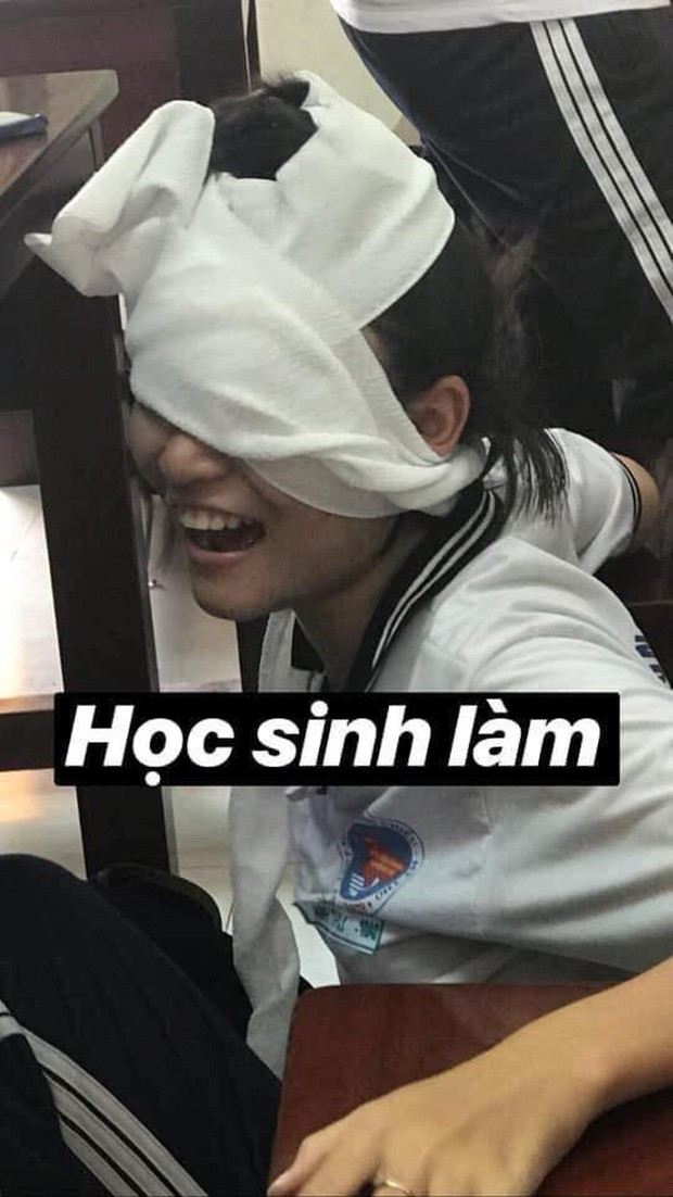 Mới đây trên MXH, hình ảnh các học sinh băng bó cứu thương khiến CĐM cười rũ rượi.