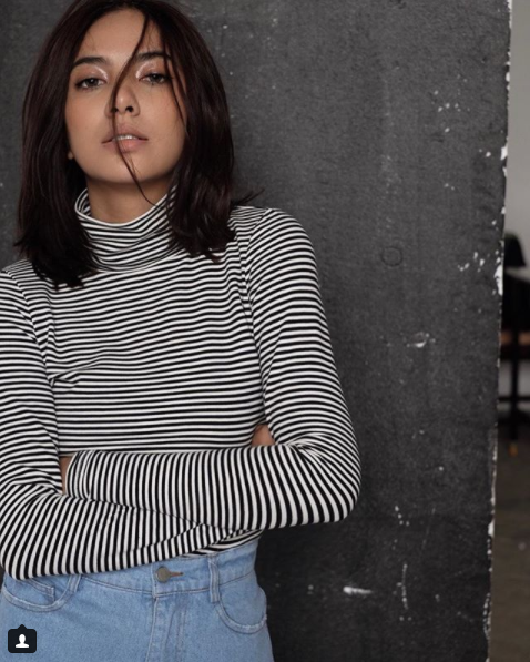 Khuôn mặt rất Tây cùng gu ăn mặc cực ổn giúp Teelayn trở thành tâm điểm mỗi khi xuất hiện. cho nên vòng 1 có nảy nở hay không cũng chẳng còn quan trọng nữa.