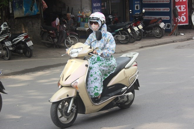 Theo một số dân mạng phân tích, phần nữa khiến các Ninja trên phố thường xuyên "thi triển" những động tác tham gia khó hiểu đó là nỗi lo luôn đầy ắp trong đầu họ. Nào là đón con, đi chợ hay tối nay nấu cho chồng món gì, con cái học hành ra sao, mai mấy giờ nộp báo cáo....