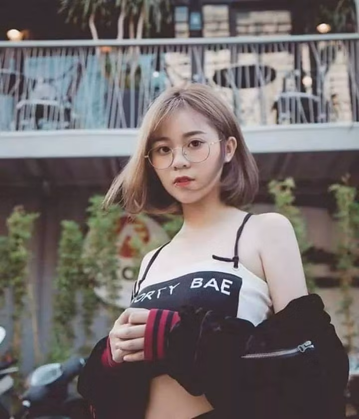 Đa phần các dân mạng đều cho rằng họ rất có hứng với các cô nàng đeo kính dù có bị cận thật hay chỉ là phụ kiện.