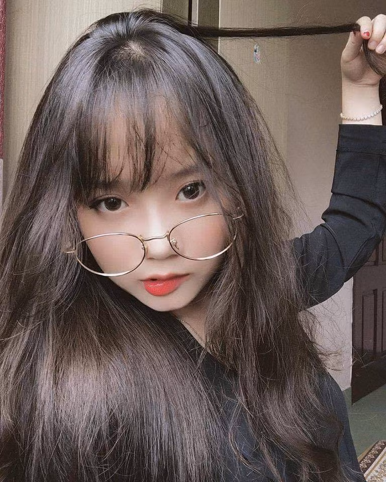 Thậm chí nhiều dân mạng còn cho rằng, các cô gái đeo kính mặc định rằng họ luôn xinh và thu hút ánh nhìn từ lần gặp đầu tiên.