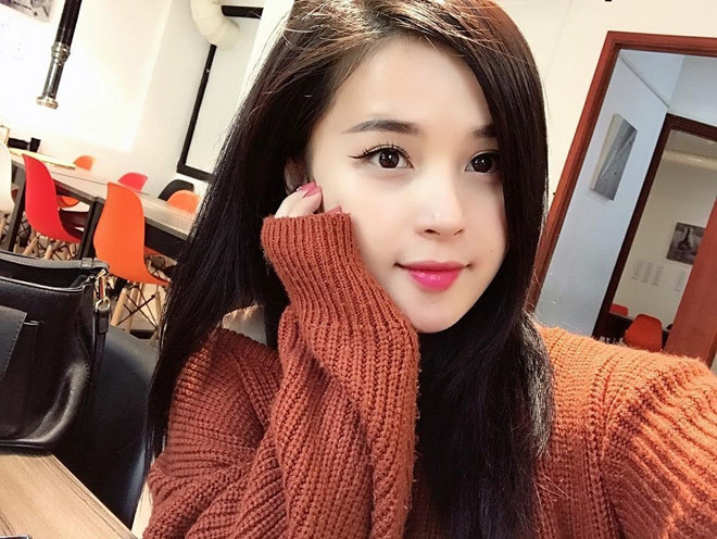 Thảo Nari từng đạt giải gương mặt khả ái, cuộc thi Hoa khôi Đại học Văn hóa Hà Nội năm 2016. Hiện tại, người đẹp quê Tuyên Quang làm công việc streamer tại Hà Nội.