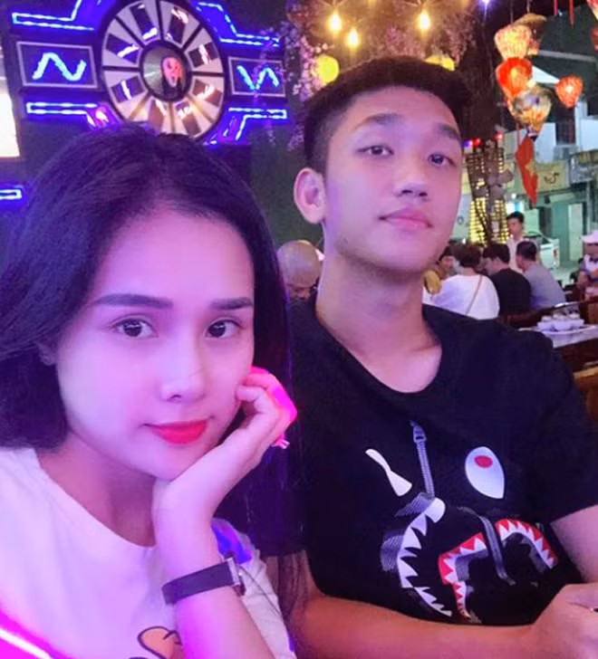 Không chỉ vậy, tiền vệ Trọng Đại còn úp mở chuyện chia tay bằng những dòng trạng thái và bình luận đầy ẩn ý "Đau để trưởng thành".