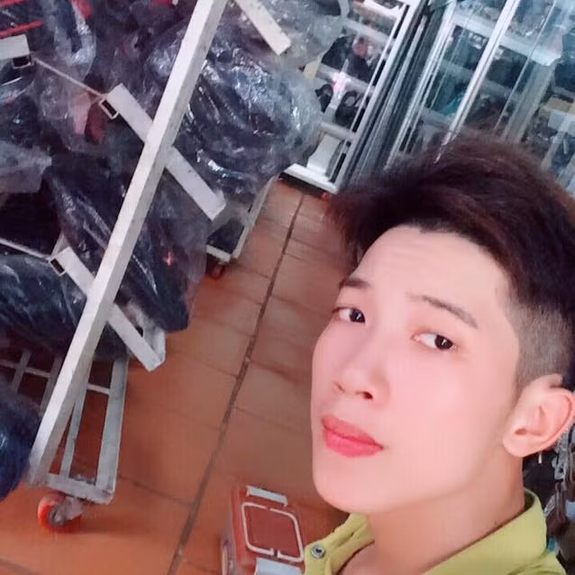 Còn nickname Hoang Dung chia sẻ: "bố bạn vui tính quá, mong rằng sẽ còn thêm nhiều bản cover nữa của hai bố con".