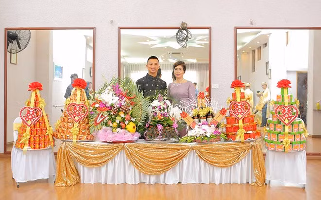 Mâm lễ ăn hỏi 7 tráp được chuẩn bị chu đáo trước khi sang nhà cô dâu.