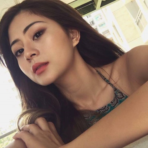 Nhờ nhan sắc cực đẹp đến nao lòng người, trang cá nhân của Hồng Châu thu hút hơn 50.000 người theo dõi và con số này hiện đang tăng lên từng ngày.