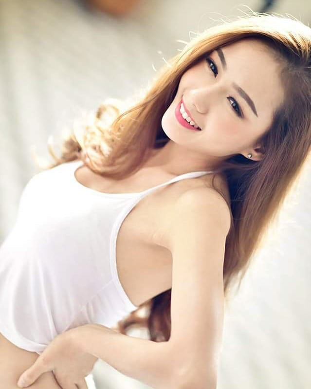 Khi có thời gian rảnh, Namkhing vẫn nhận lời làm mẫu ảnh cho một số nhãn hàng bên cạnh công việc tại bệnh viện.