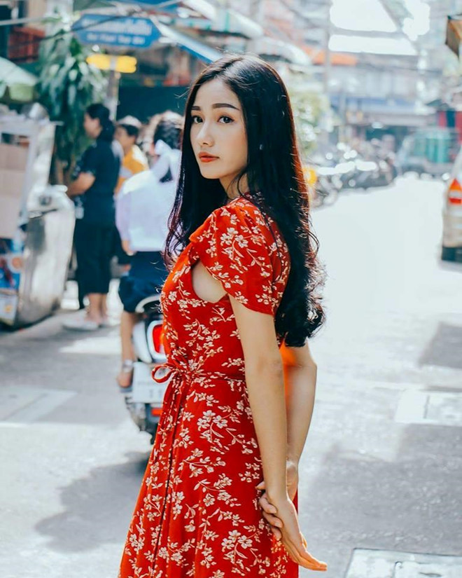 Sau khi nghỉ việc ở bệnh viện, Namkhing từng có thời gian theo đuổi nghề mẫu ảnh. Tuy nhiên, vì vẫn muốn làm công việc y tá, 9X học thêm một khóa nghiệp vụ và xin vào làm tại một bệnh viện khác.