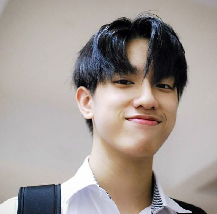 Từ sau sự kiện này, rất nhiều bạn bè và dân mạng đã đặt cho anh chàng biệt danh mới là "nam thần hai mái".