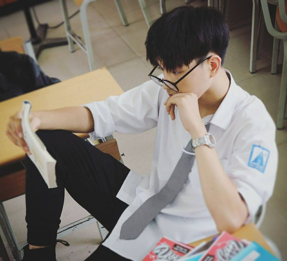 Hot boy trường Amsterdam - Minh Hiếu chụp ảnh cực "so deep" trên mạng xã hội.