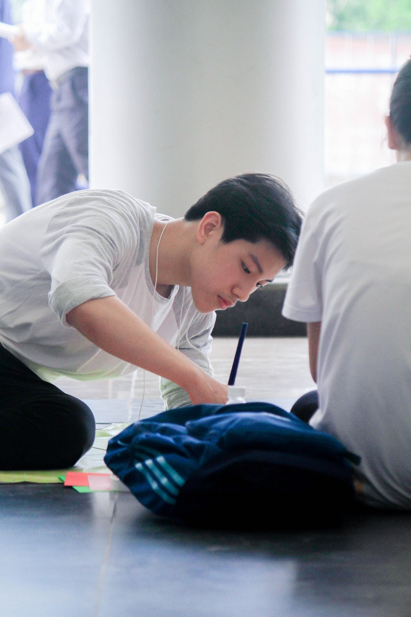 Ngoài sở trường nhảy và boxing, hot boy trường Amsterdam này còn tiết lộ từng đi học vẽ cơ bản và hội họa cũng là một niềm đam mê của anh chàng.