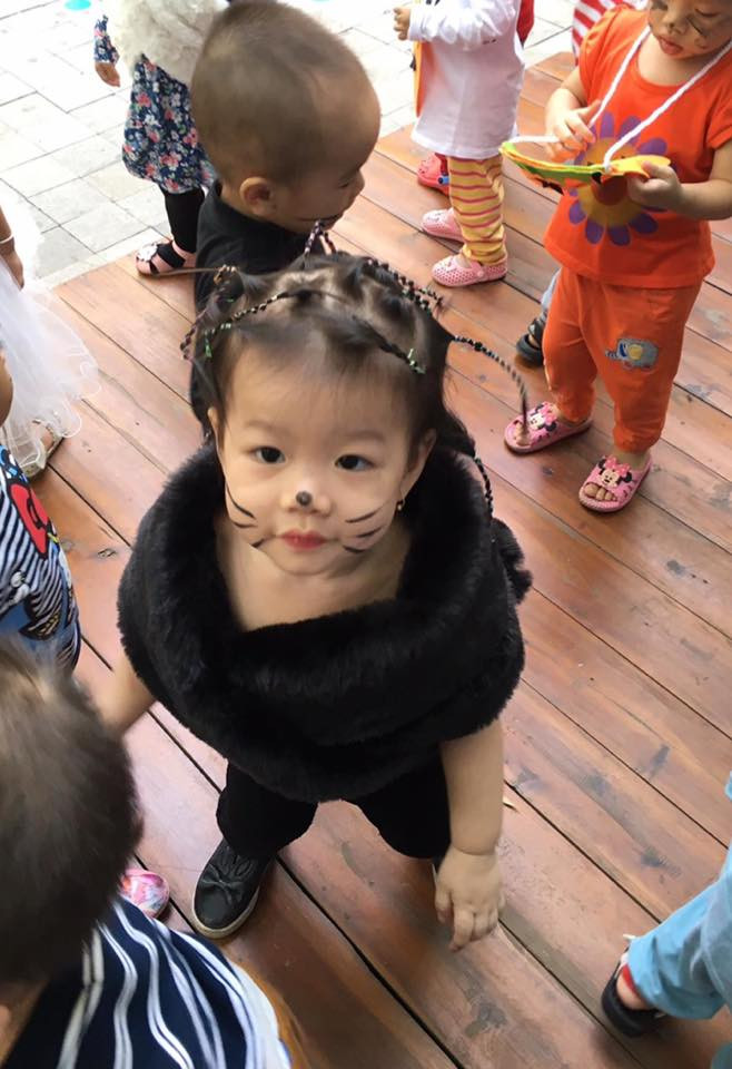 Halloween năm trước, Minh Ngọc hóa thân thành "yêu tinh chồn" cực dễ thương và được mẹ Thu Giang chụp ảnh lại làm kỉ niệm.