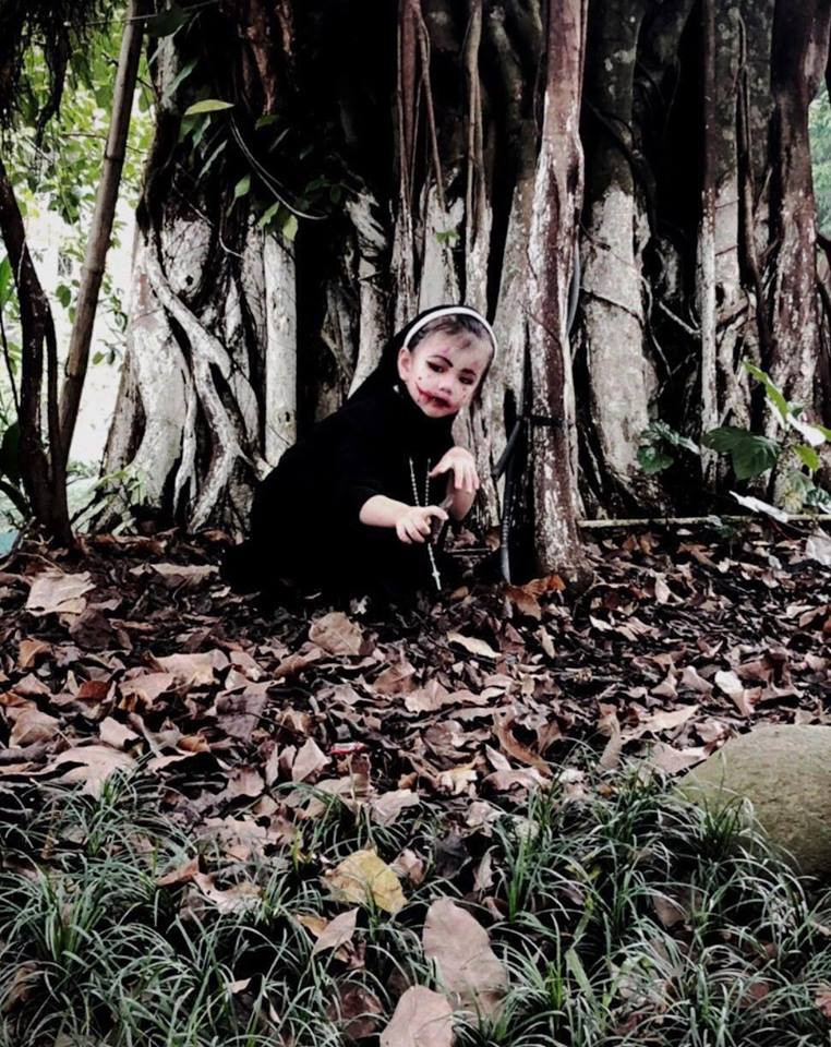 Được biết, đây không phải lần đầu tiên Minh Ngọc hóa thân trong ngày Halloween. Năm trước bé đã vào vai "yêu tinh chồn" để cùng cả lớp vui lễ ngày hội ma quỷ.