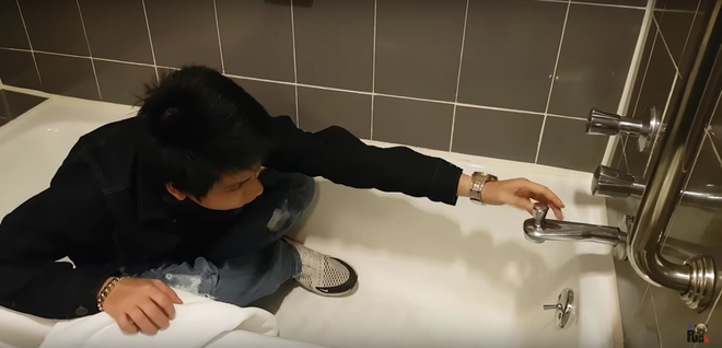 Sau hơn 5 tháng đăng tải, đoạn video review về khách sạn 5 sao ở Sài Gòn nhận lại gần 8 triệu lượt xem. Đặc biệt, sau khi thuê phòng khách sạn ở trung tâm Sài Gòn, anh Khoa đã đưa ra những so sánh cơ bản đối với một khách sạn khác ở Vũng Tàu.