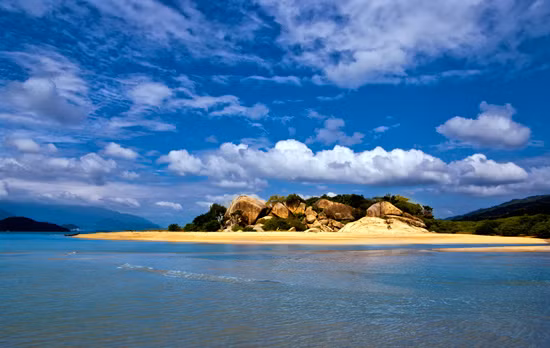 Để đến với đầm Nha Phu bạn phải đi tàu từ vịnh Nha Trang. Đường đến đầm Nha Phu, các du khách sẽ được thưởng ngoạn bao quát cảnh sắc tại một trong bốn vịnh biển xinh đẹp của tỉnh Khánh Hòa, với nhiều hòn đảo lớn nhỏ nhấp nhô giữa biển như Hòn Sầm, Hòn Thị.