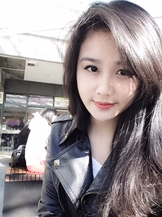 Minh Tâm nổi bật với gương mặt xinh xắn, trắng trẻo cùng với đôi mắt đen tròn, nụ cười dịu dàng... khiến cho không ít bạn trẻ xao xuyến.