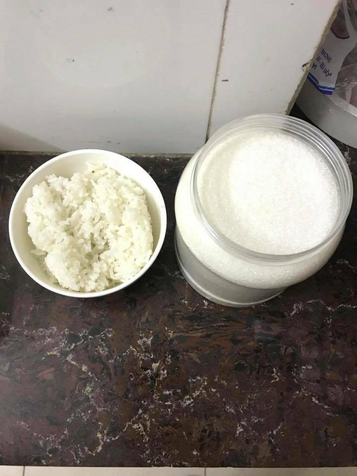 Không đắt tiền, không cầu kì, món ăn một thời tuổi thơ của thế hệ 8X, 9X như cơm tóp mỡ, cơm trộn mỡ hay cơm với nước đậu là điều mà khó có bạn trẻ thuộc 10X nào từng được trải qua.