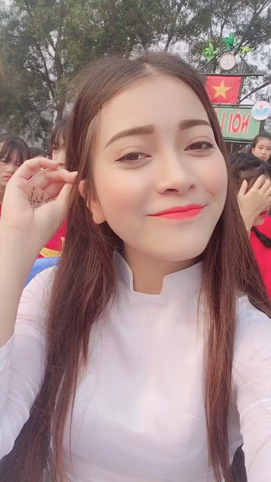 Chỉ sau ít giờ đăng tải, clip nữ sinh 10X lạc đường này đã trở thành tâm điểm chú ý trong cộng đồng mạng và được các fanpage trên mạng xã hội liên tục chia sẻ.