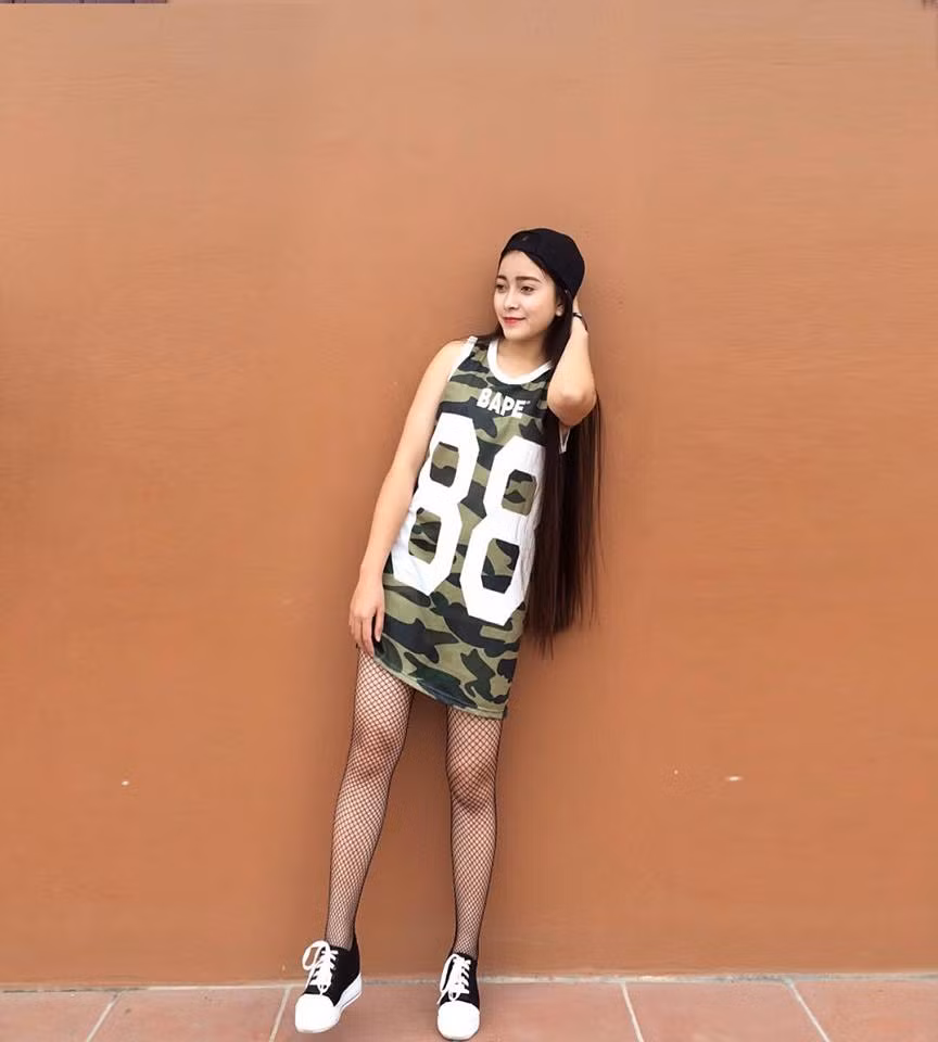 Đặc biệt, bộ phim đầu tiên Hằng tham gia với vai trò chính đó là Vòng tay bạn bè sắp được công chiếu thời gian tới. Ảnh sử dụng trong bài: Facebook nhân vật.