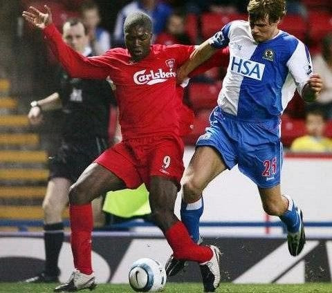 Sự nghiệp của Djibril Cisse tại Liverpool bắt đầu đi vào ngõ cụt kể từ khi anh bị Jay McEveley làm gãy chân trái trong trận đấu trên sân của Blackburn năm 2004.