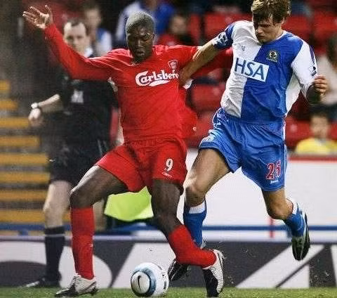 Sự nghiệp của Djibril Cisse tại Liverpool bắt đầu đi vào ngõ cụt kể từ khi anh bị Jay McEveley làm gãy chân trái trong trận đấu trên sân của Blackburn năm 2004.
