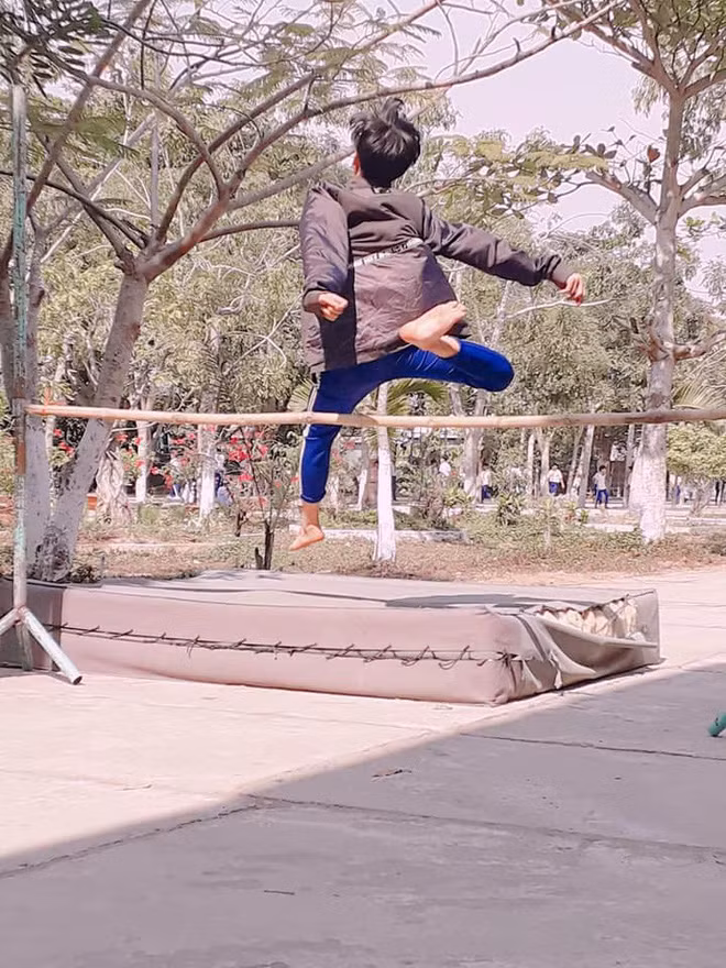 Cuoi ra nuoc mat voi tham hoa cua cac con dan so mon 