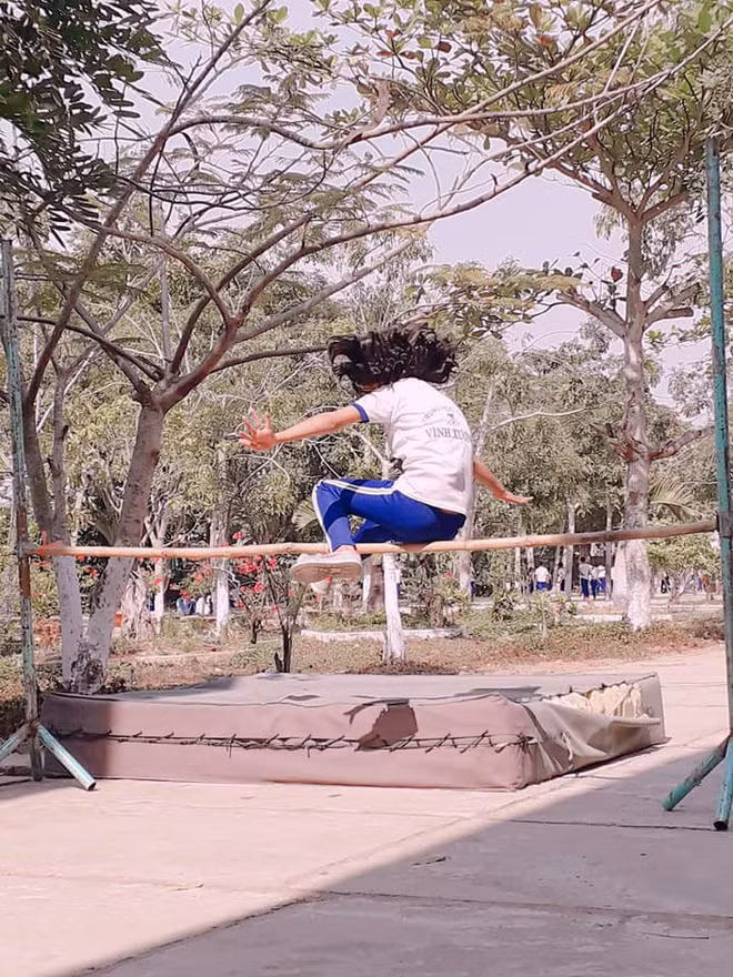 Ngay khi đăng tải, loạt ảnh đầy ám ảnh và hài hước này nhận được vô số sự đồng cảm của cư dân mạng, đặc biệt là những con dân sợ môn thể dục.