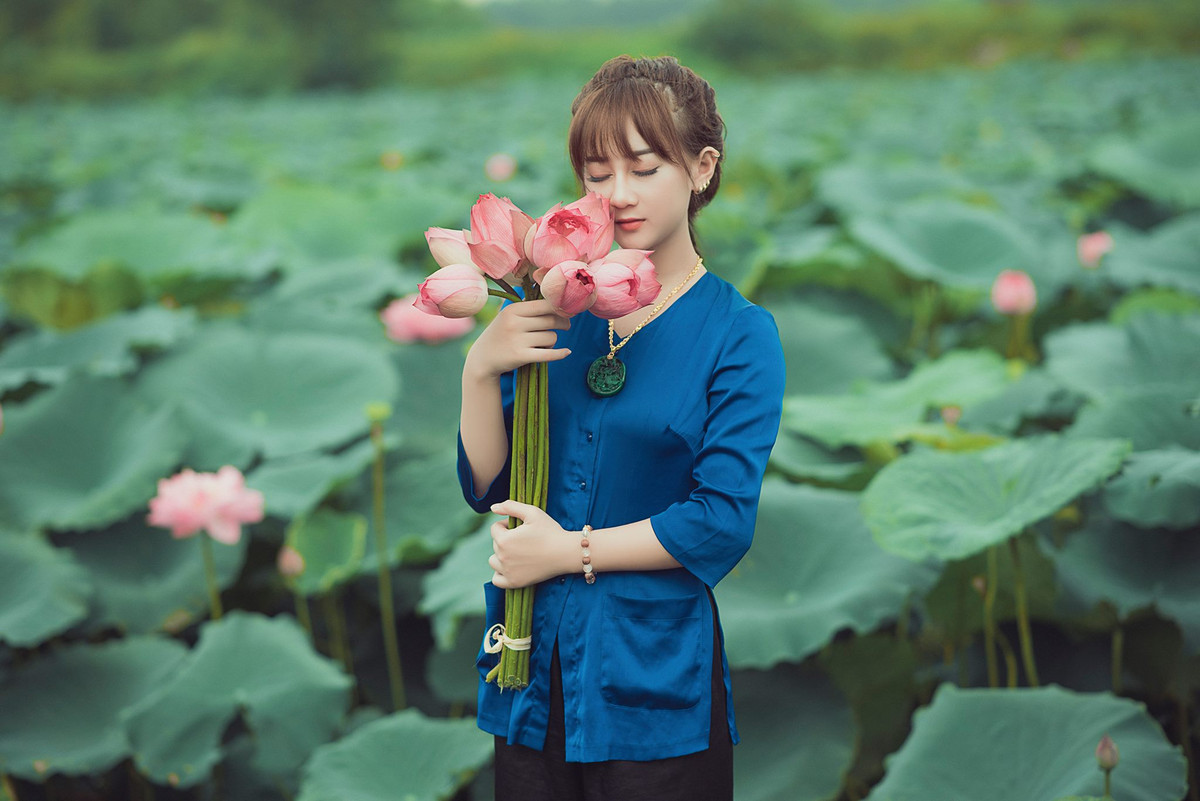 Ngoài thời gian đi học, Thu Hường cũng là một người mẫu được các nhiếp ảnh gia lựa chọn cho những concept của mình, đặc biệt là những hình ảnh dịu dàng và dễ thương.