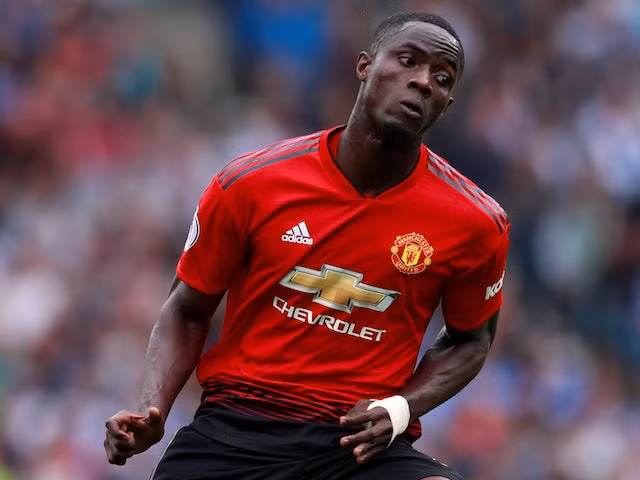 Nguồn tin từ Mirror khẳng định, MU đã chốt giá bán Eric Bailly ở kỳ chuyển nhượng mùa Đông. Theo đó, Man United sẽ chấp nhận cho cầu thủ còn 18 tháng trong hợp đồng ra đi nếu nhận được 18 triệu bảng.